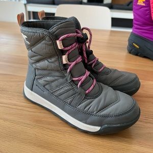 Sorel grey and pink girls’ Whitney snow boots in EUC, size 3